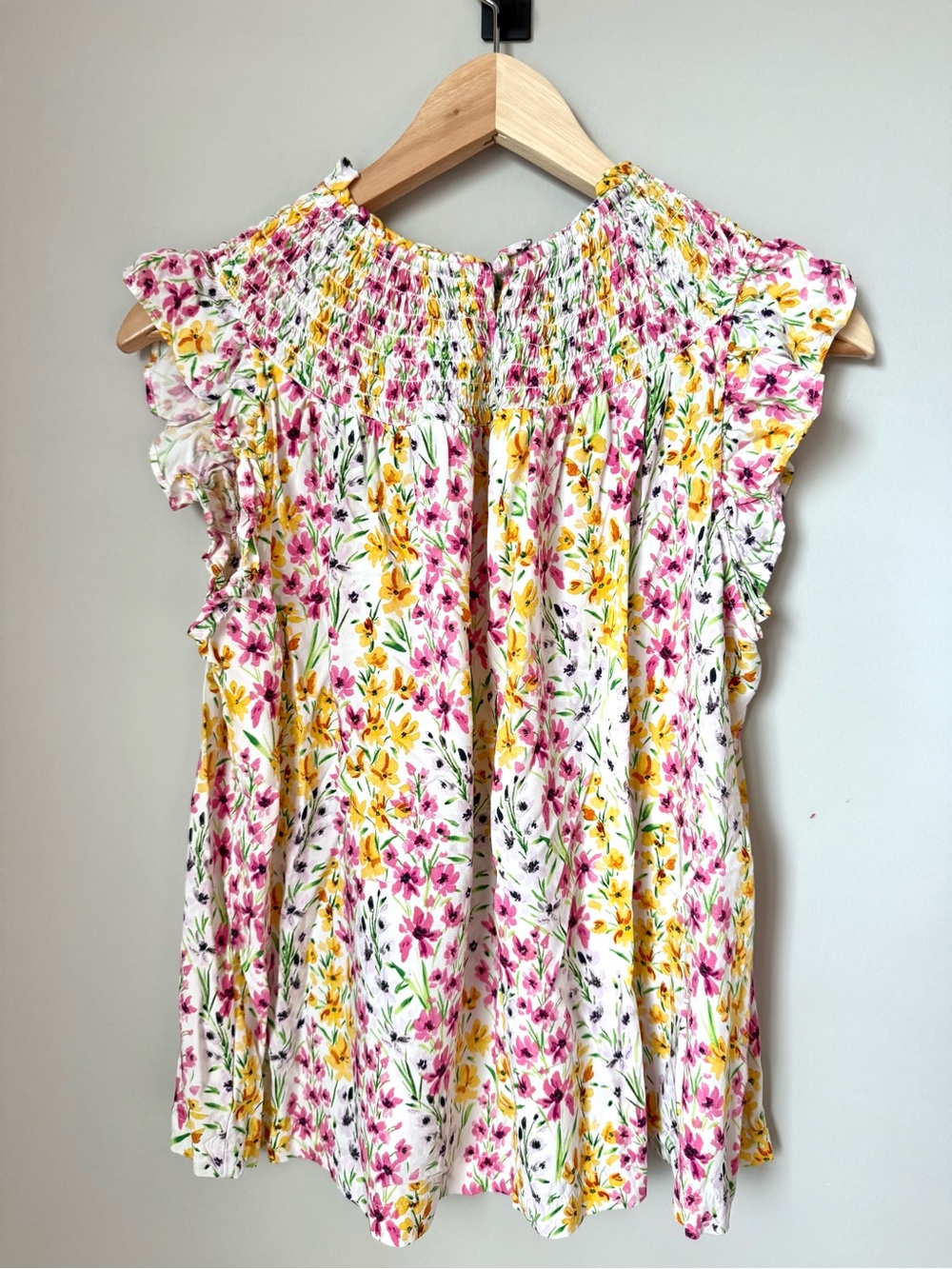 Crown & Ivy Colorful Floral Smocked Neck Top Blouse Flutter Sleeve - Picture 3 of 3
